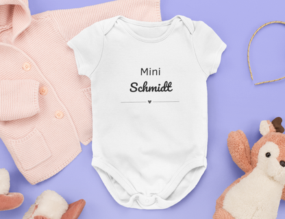 Mini Nachname personalisierbar  - Baby Body Kurzarm